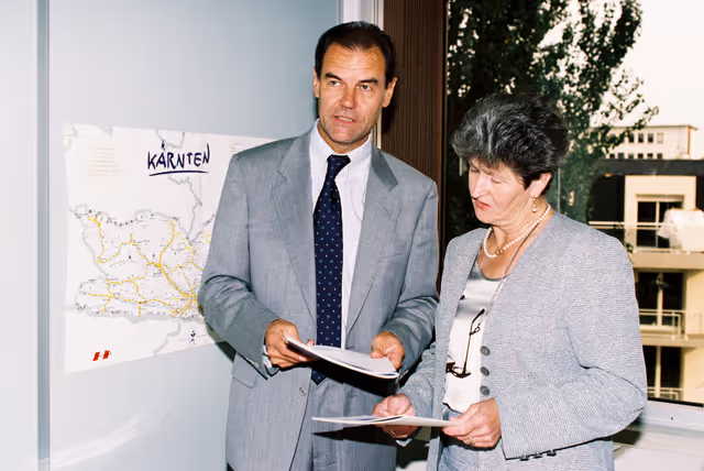 Foto 2: MEPs Hubert PIRKER and Agnes SCHIERHUBER at work in Strasbourg