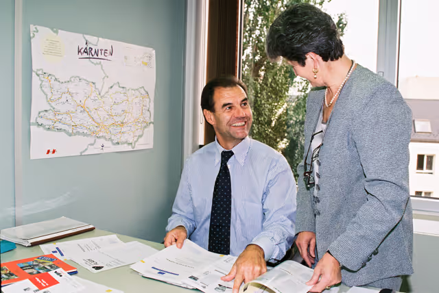 Foto 4: MEPs Hubert PIRKER and Agnes SCHIERHUBER at work in Strasbourg
