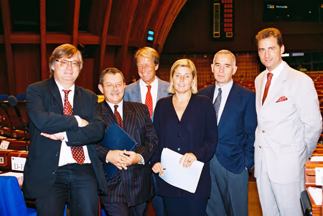 Foto 8: The Austrian Non-Attached MEPs in the hemicycle in Strasbourg