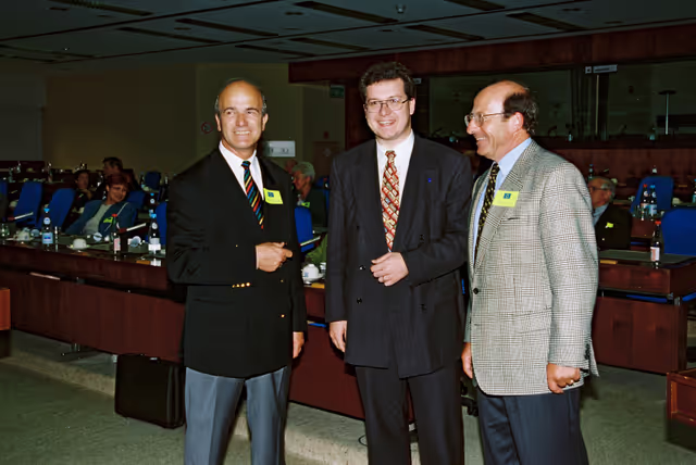 Foto 3: MEP Markus FERBER with guests in Brussels