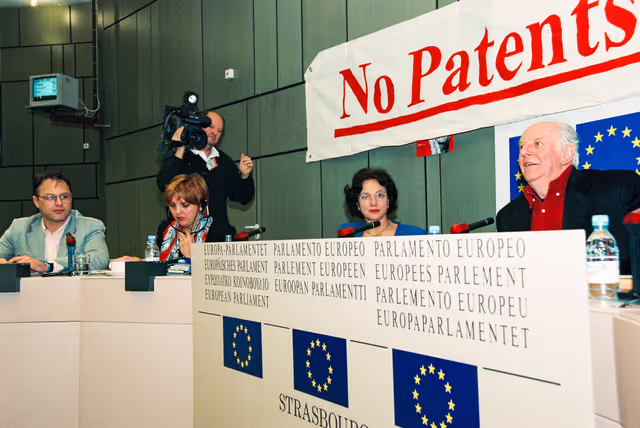 Снимка 11: Press Conference - No Patents on Life !