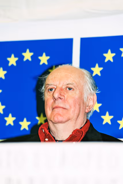 Снимка 12: Press Conference - No Patents on Life !