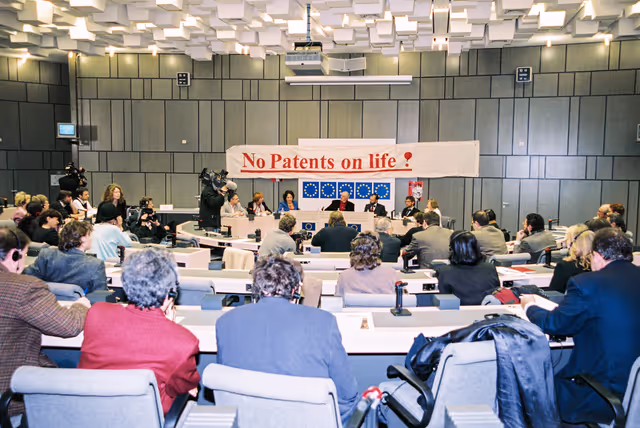 Снимка 9: Press Conference - No Patents on Life !