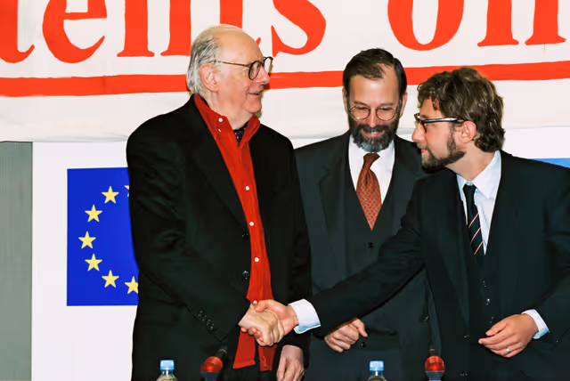 Снимка 7: Press Conference - No Patents on Life !