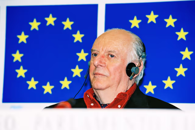 Снимка 8: Press Conference - No Patents on Life !