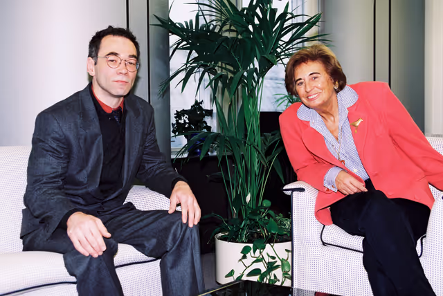 Fotografie 4: MEP Ursula SCHLEICHER with a guest in Brussels