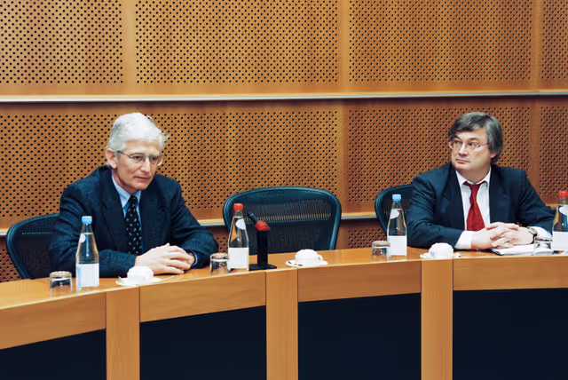 Fotografie 1: MEP Reinhard RACK with Austrian guests in Brussels