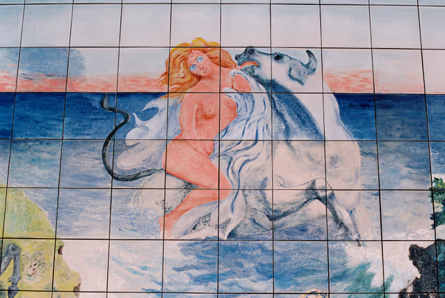 Foto 3: Fresco of the 12th flloor protocol sallon in the PHS building