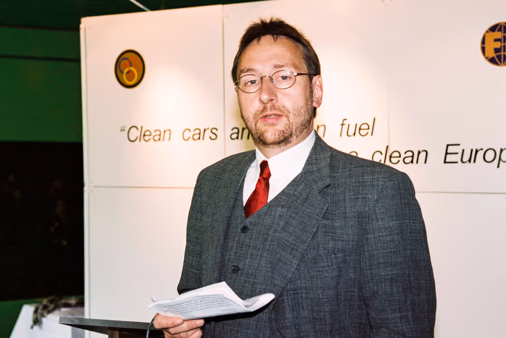 Joint debate on air pollution: Measures to combat air pollution from light commercial vehicles, from motor vehicles and Quality of petrol and diesel fuels.