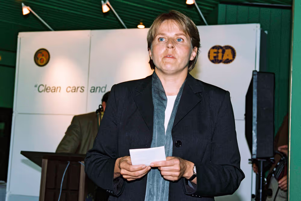 Joint debate on air pollution: Measures to combat air pollution from light commercial vehicles, from motor vehicles and Quality of petrol and diesel fuels.