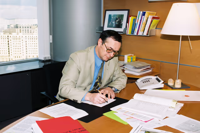 Zdjęcie 9: Portrait of MEP Herbert BOSCH in his office in Brussels