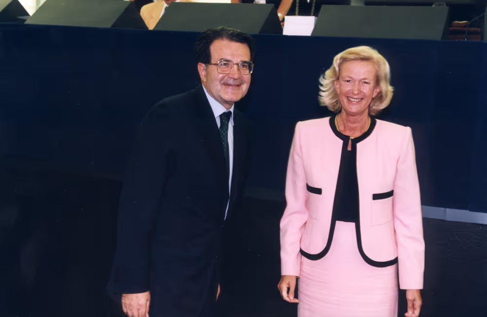 EC President and EP President in plenary session in Strasbourg.