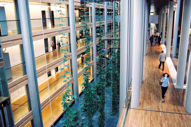 Photo 5: Inside view of the EP building in Strasbourg in 1999.
