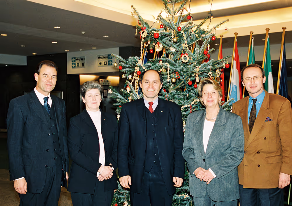 MEPs in front of a Christmas Tree