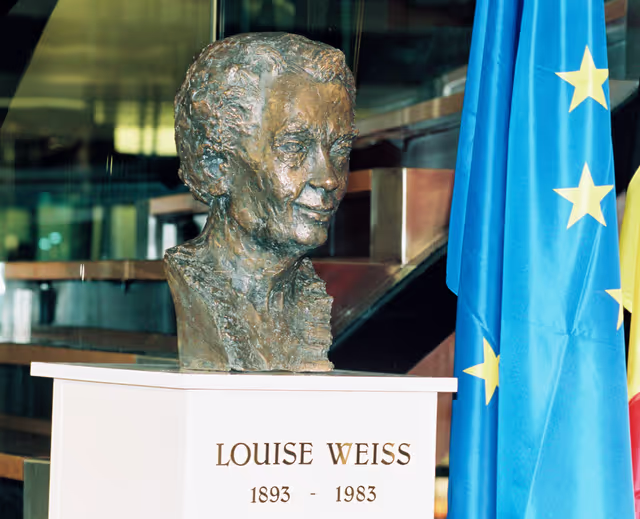 Sculpture of Louise WEISS