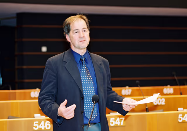Foto 11: MEP Jo LEINEN at the European Parliament