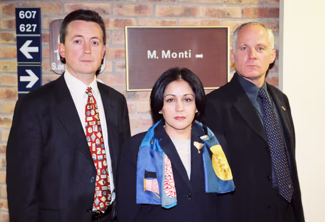 Fotografi 22: MEPs Simon Francis MURPHY, Neena GILL and Michael CASHMAN