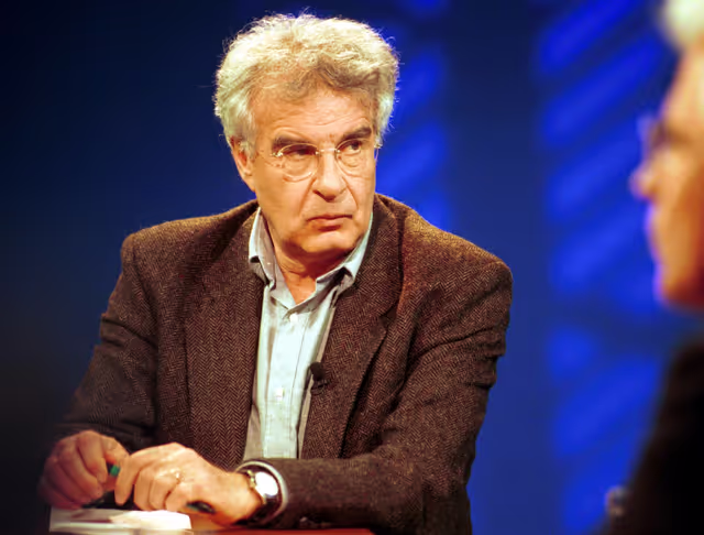 Photo 18: MEP Alain KRIVINE attends a TV interview