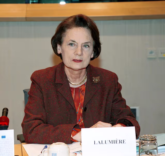 Photo 29: MEP Catherine LALUMIERE attends a meeting in Brussels