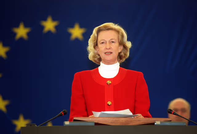 Photo 2: EP President delivers a speech in plenary session during the visit of Czech President