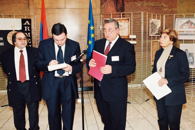 Foto 3: Exhibition on the history of Armenia