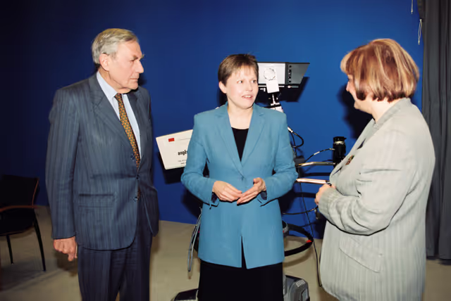 Foto 6: Discussion following a TV debate in Strasbourg