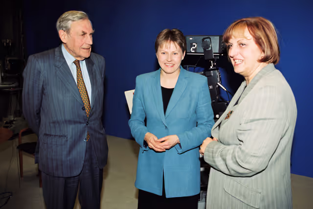 Foto 1: Discussion following a TV debate in Strasbourg