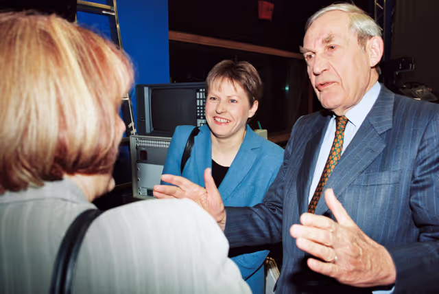 Foto 2: Discussion following a TV debate in Strasbourg