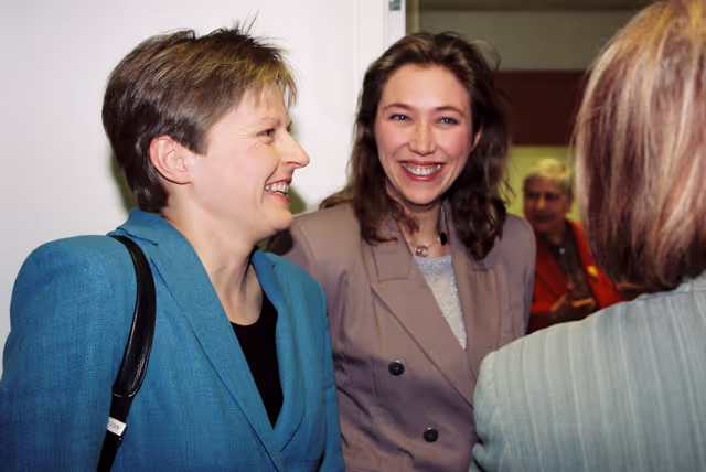 Foto 3: Discussion following a TV debate in Strasbourg