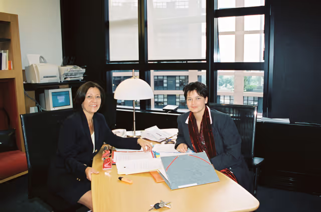 Foto 4: Ewa KLAMT meets with Sabine ZISSENER