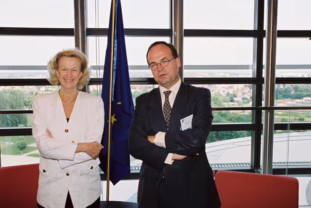 Fotagrafa 2: Nicole FONTAINE EP President meets with Jean-Martin FOLZ