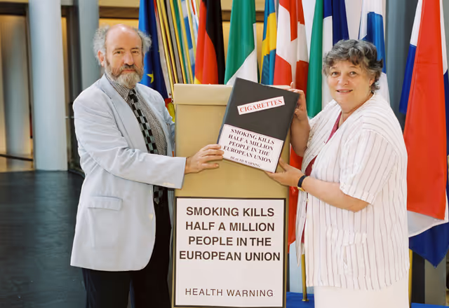Nuotrauka 4: MEPs Demonstration concerning report on the Manufacture, presentation and sale of tobacco products