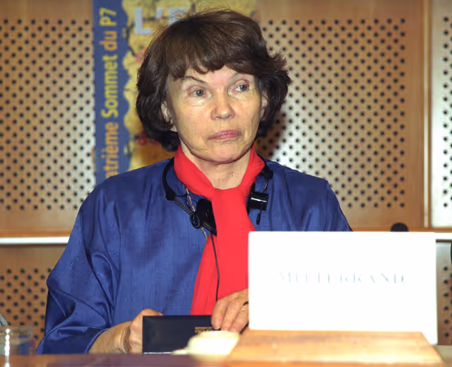 Photo 5: Daniele MITTERAND attends a meeting in Brussels