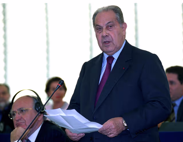 Photo 32: MEP Charles PASQUA speaks in plenary session in Strasbourg