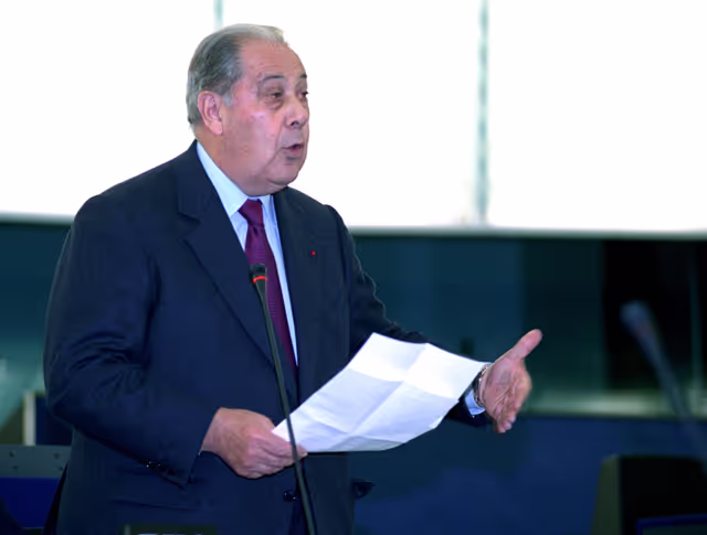 Photo 33: MEP Charles PASQUA speaks in plenary session in Strasbourg