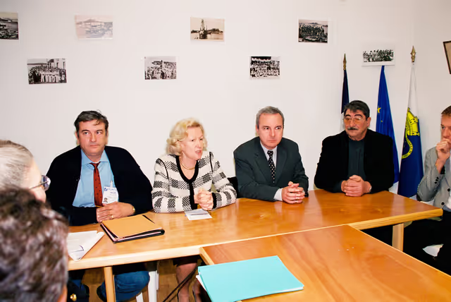 Foto 17: Visit of Nicole FONTAINE, EP President to the Prud'Homie of Antibes Fishermen in December 2000.