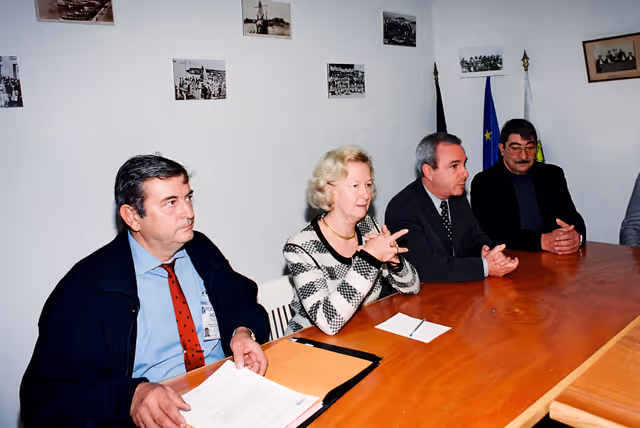 Foto 15: Visit of Nicole FONTAINE, EP President to the Prud'Homie of Antibes Fishermen in December 2000.