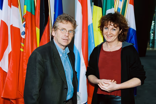 Foto 5: MEPs Daniel COHN-BENDIT and Helene FLAUTRE outside the hemicycle in Strasbourg