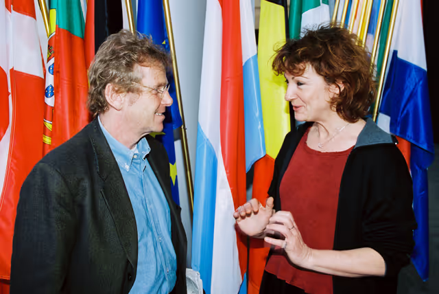 Foto 1: MEPs Daniel COHN-BENDIT and Helene FLAUTRE outside the hemicycle in Strasbourg