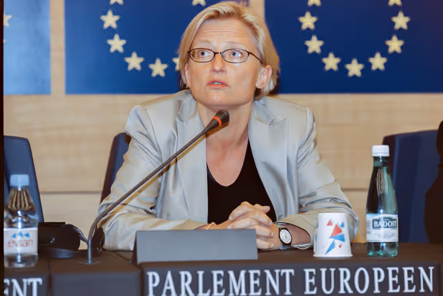 Press conference by Anna LINDH, Minister of Foreign Affairs of Sweden, at the European Parliament in Strasbourg.