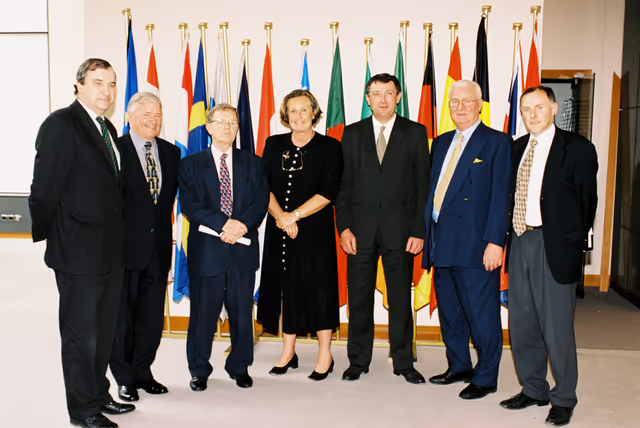 Fotografia 4: MEP Liam HYLAND meets the farmers.