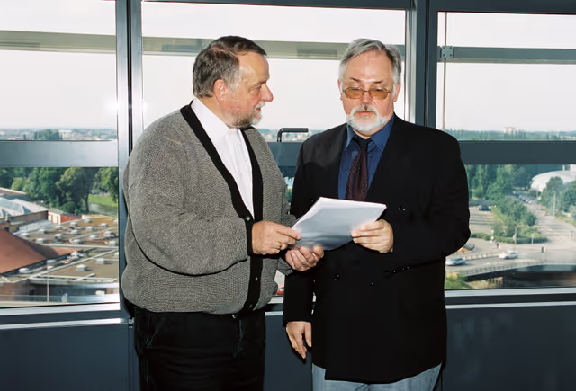 Fotografie 2: MEPs Helmut KUHNE and Freddy BLAK in a meeting in Strasbourg