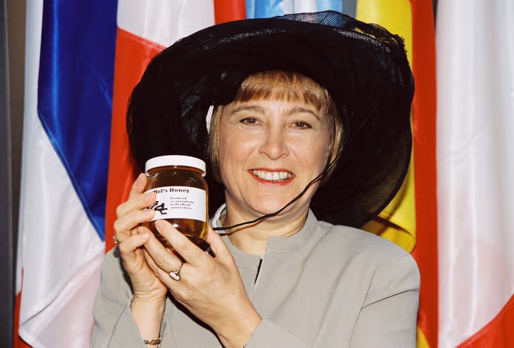 MEP presenting Mel READ's self-made honey