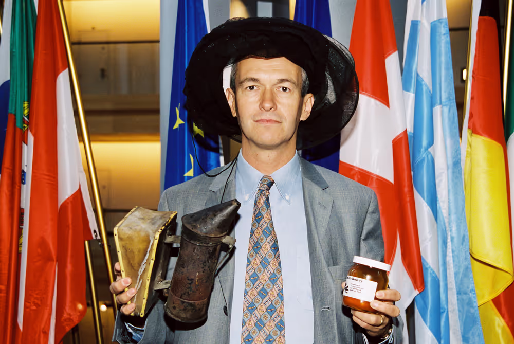 MEP presenting Mel READ's self-made honey