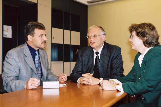 Foto 1: European Commissioner and Mep receive journalists