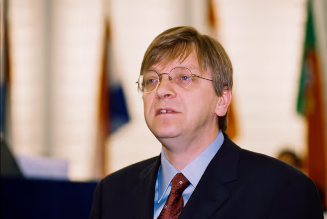 Fotografia 15: Plenary session in Strasbourg - report on the Ghent European Council held on 19 October