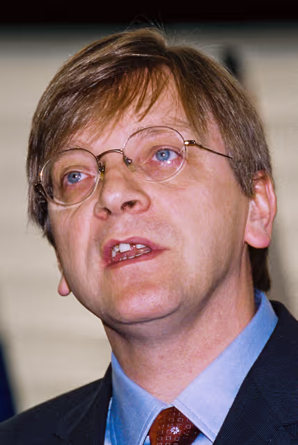 Fotografia 12: Plenary session in Strasbourg - report on the Ghent European Council held on 19 October