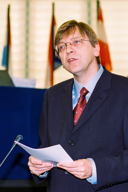 Fotografia 11: Plenary session in Strasbourg - report on the Ghent European Council held on 19 October