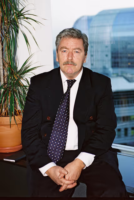 Billede 4: Portrait of Willi PIECYK in his office in Brussels