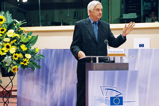 Photo 1 : Discussion with Commissioner in charge of Internal Market and Services